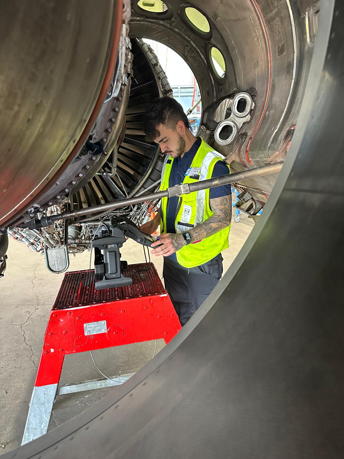 APU compressor stage borescope — AERODINAMIX